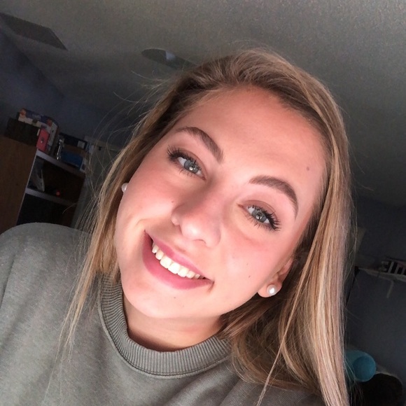 Meet your Posher, Paige - Picture 1 of 1